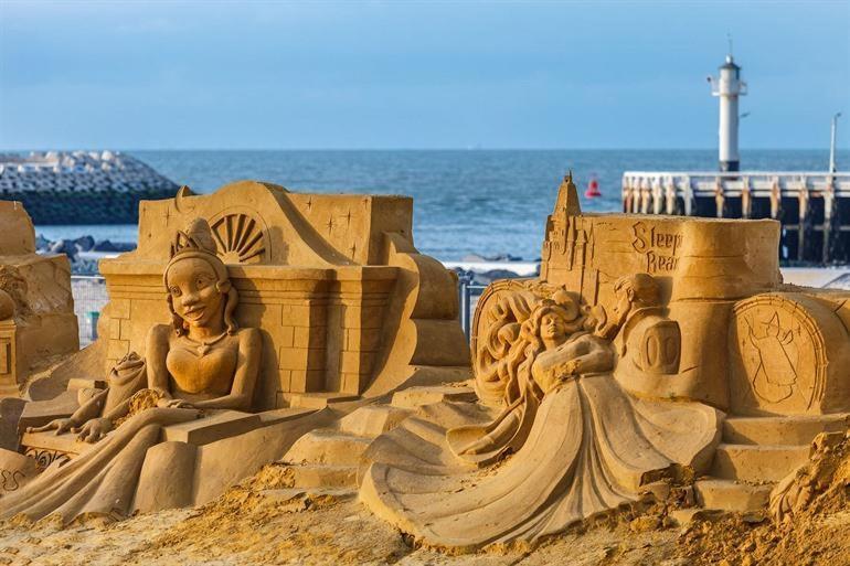 2 Slaapkamer Op De Zeedijk Oostende. *