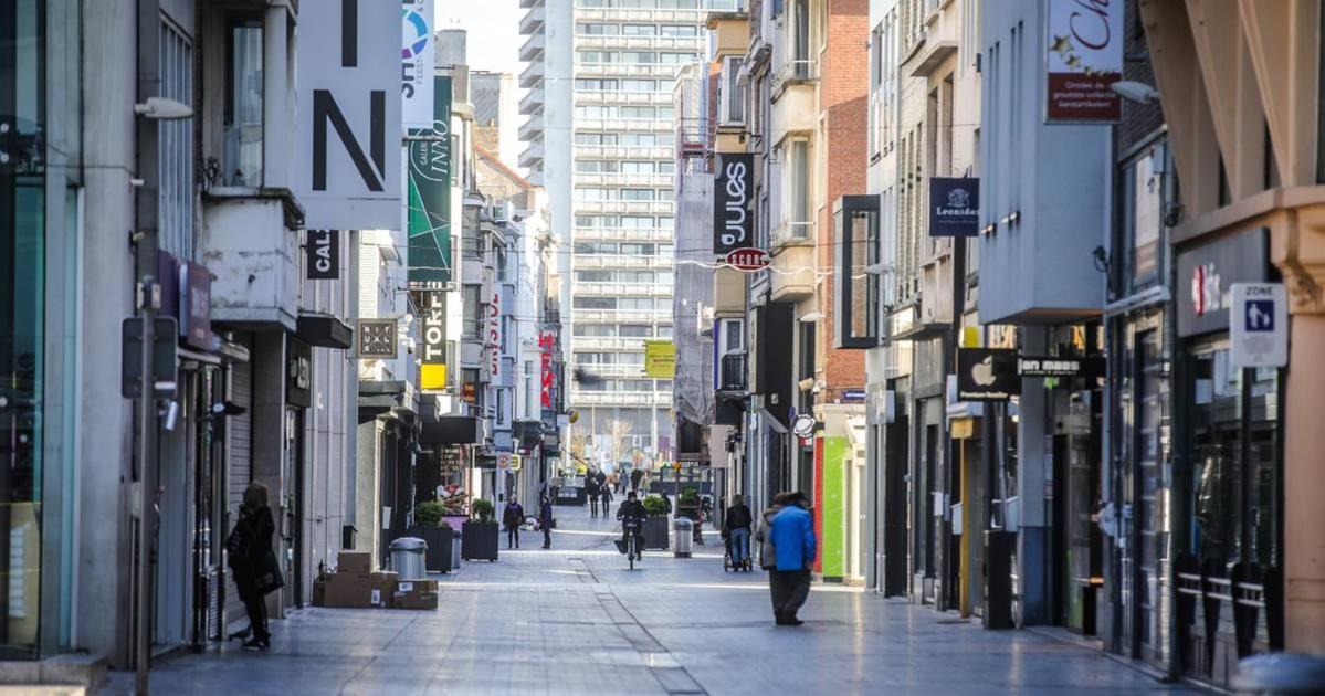 2 Slaapkamer Op De Zeedijk Oostende. * Ostend