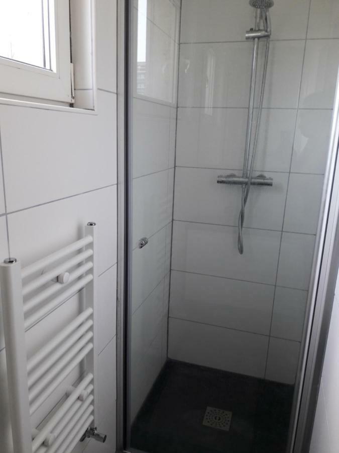 2 Slaapkamer Op De Zeedijk Oostende. *