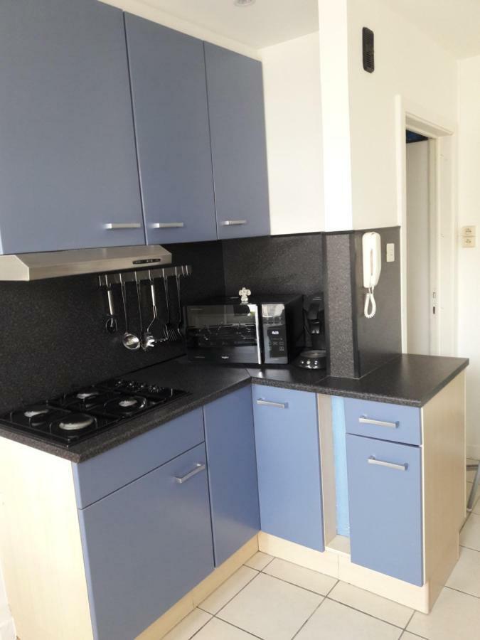 2 Slaapkamer Op De Zeedijk Oostende. * Ostend